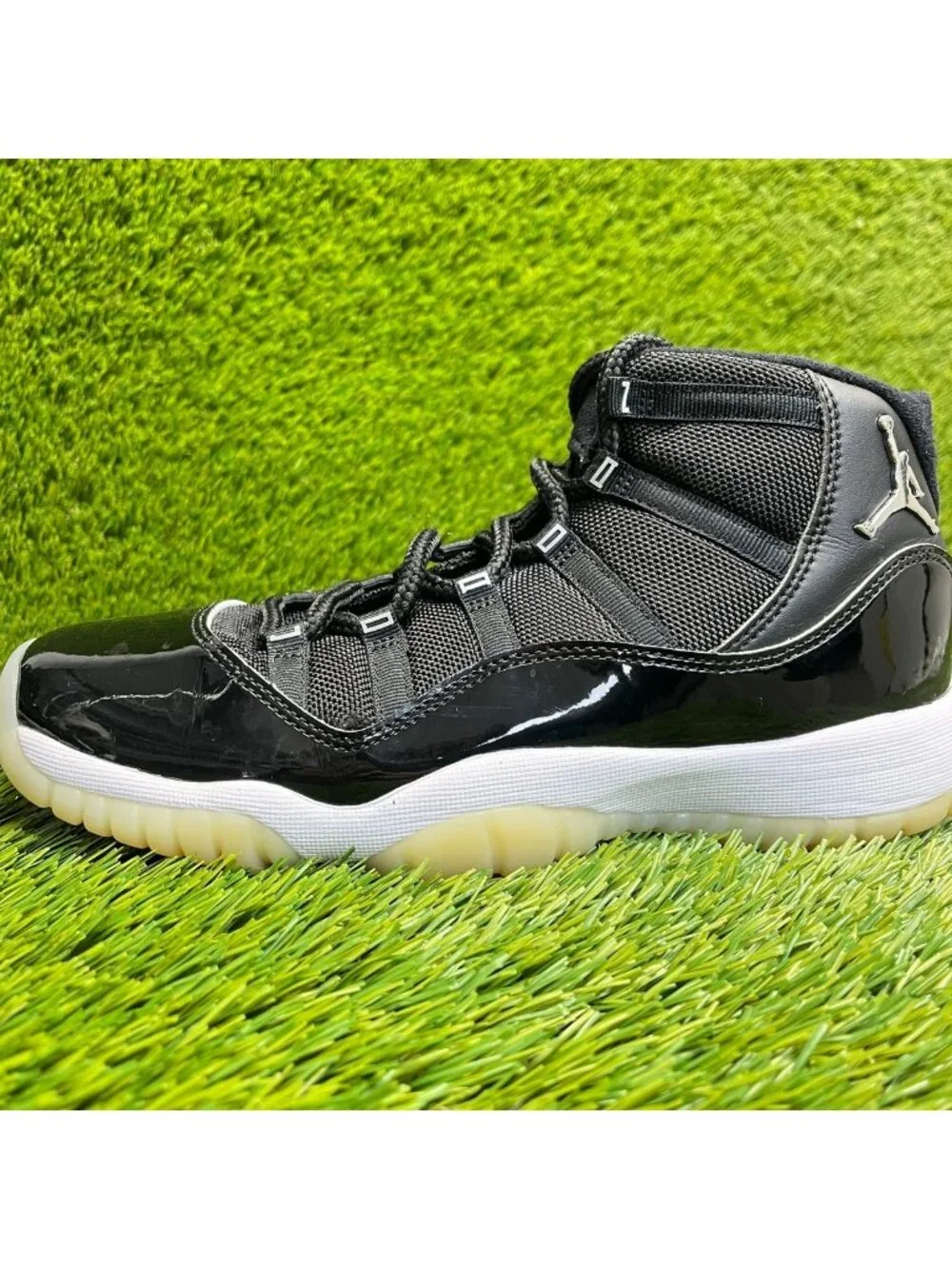 Nike Air Jordan 11 Retro Boys Size 7Y Black White Basketball Shoes Sneakers
